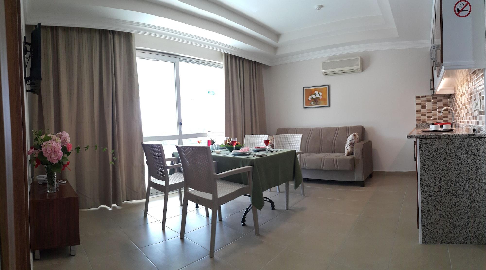 Hotell Midi & 5*
