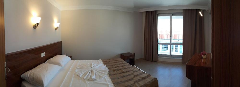 Hotell Midi & 5*
