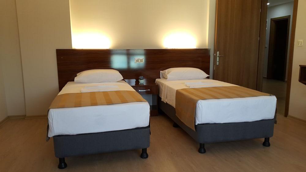 Midi & Hotell 5*