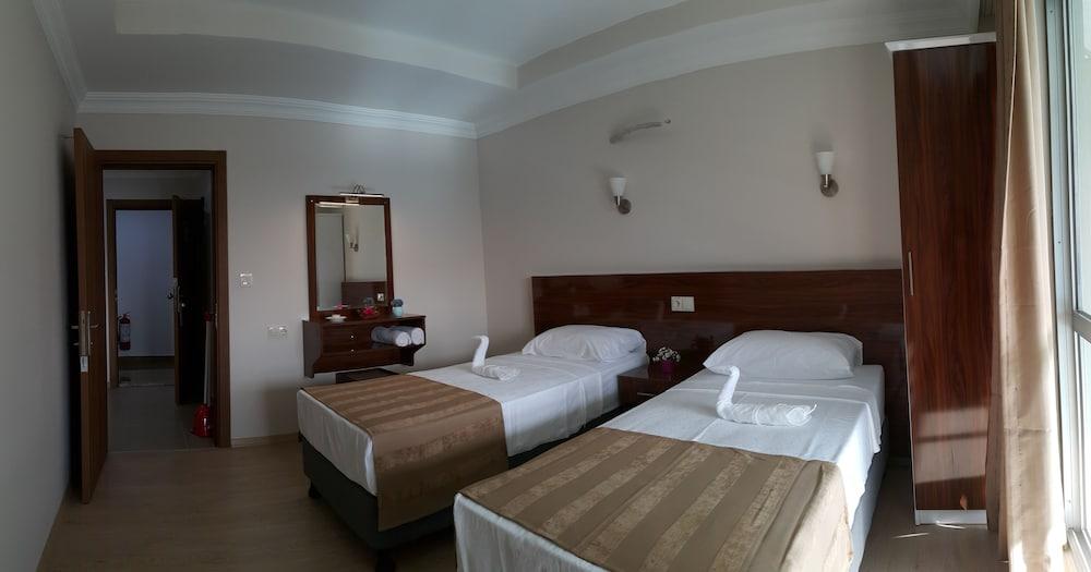 Hotell Midi & 5*